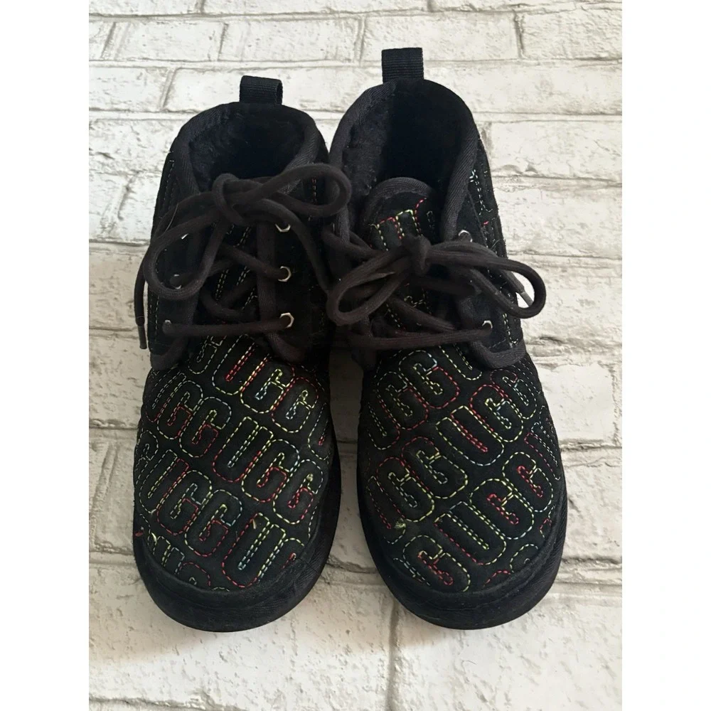 UGG NEUMEL II GRAPHIC STITCH BLACK CHUKKA‎ SUEDE BOOTS KIDS SIZE 3